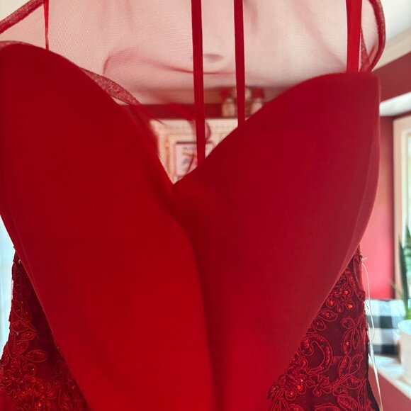 Red Prom Dress Size 7, brand new! - Picture 4 of 6
